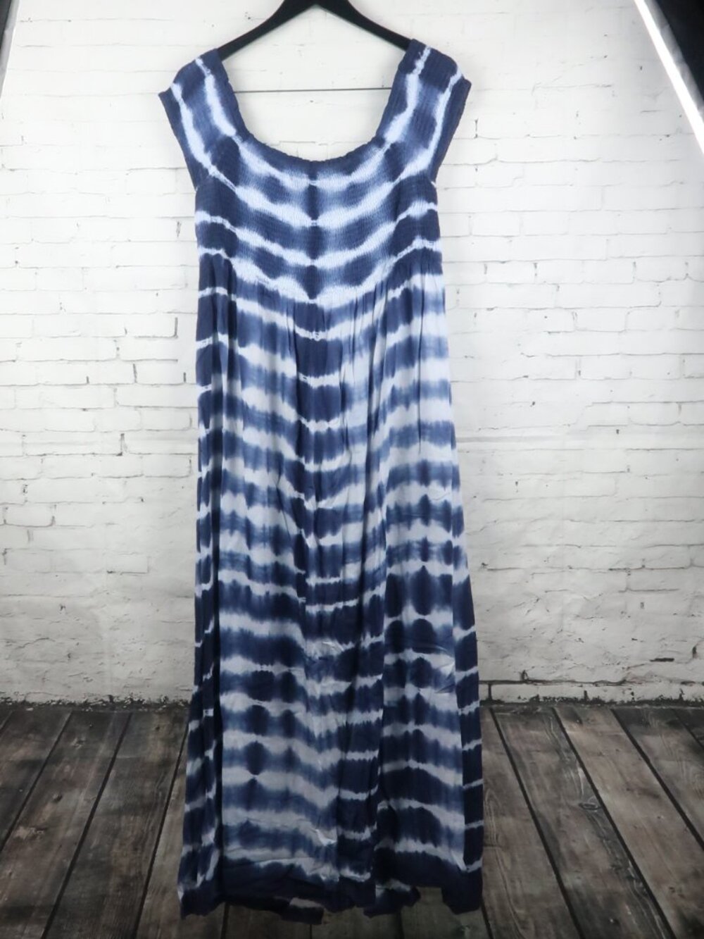 RAVIYA BLUE & WHITE TIE DYE MAXI DRESS WITH SMOCKED TOP SIZE LARGE - Picture 8 of 10